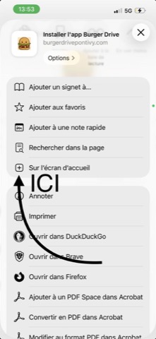 Menu Partager de Safari, avec l'entrée « Sur l'écran d'accueil » indiquée par une flèche.